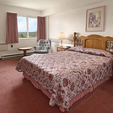 ホテル Ramada Limited ドーソン・クリーク 部屋 写真