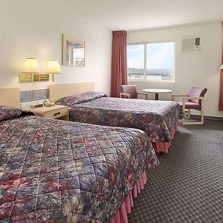 ホテル Ramada Limited ドーソン・クリーク 部屋 写真